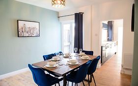 Stunning House - Sleeps 7 - 5 Mins Walk To Lincoln High Street - Parking - Wifi